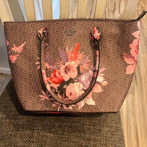 Guess Bag - Picture 4 of 5